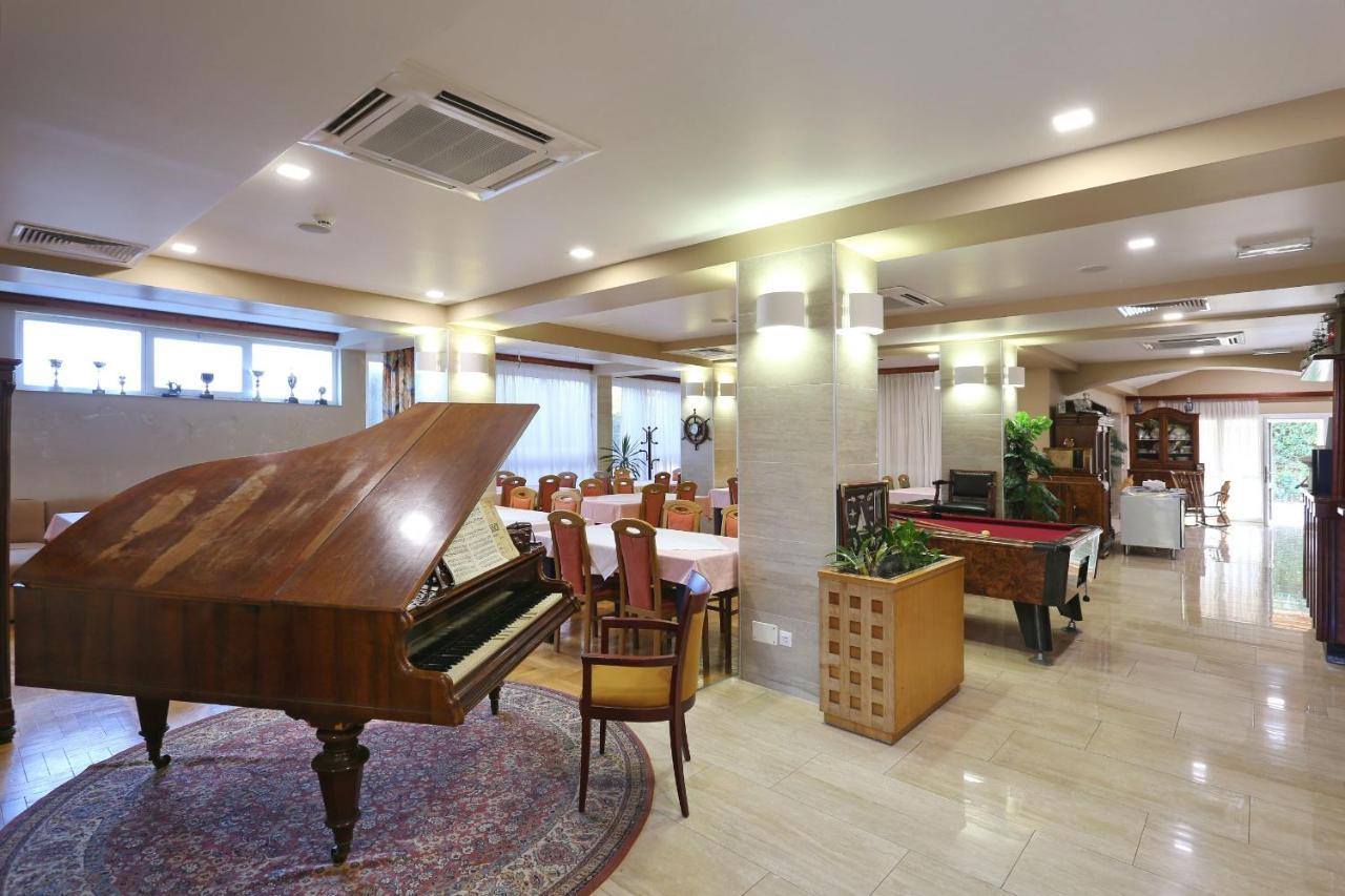 Villa Tade Debeljak ภายนอก รูปภาพ